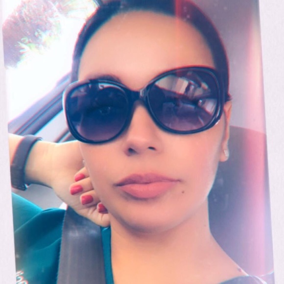 Meet your Posher, Cecilia - Picture 2 of 2